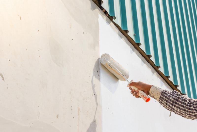 Matériaux et étapes de préparation pour la peinture d'une façade, outils de qualité